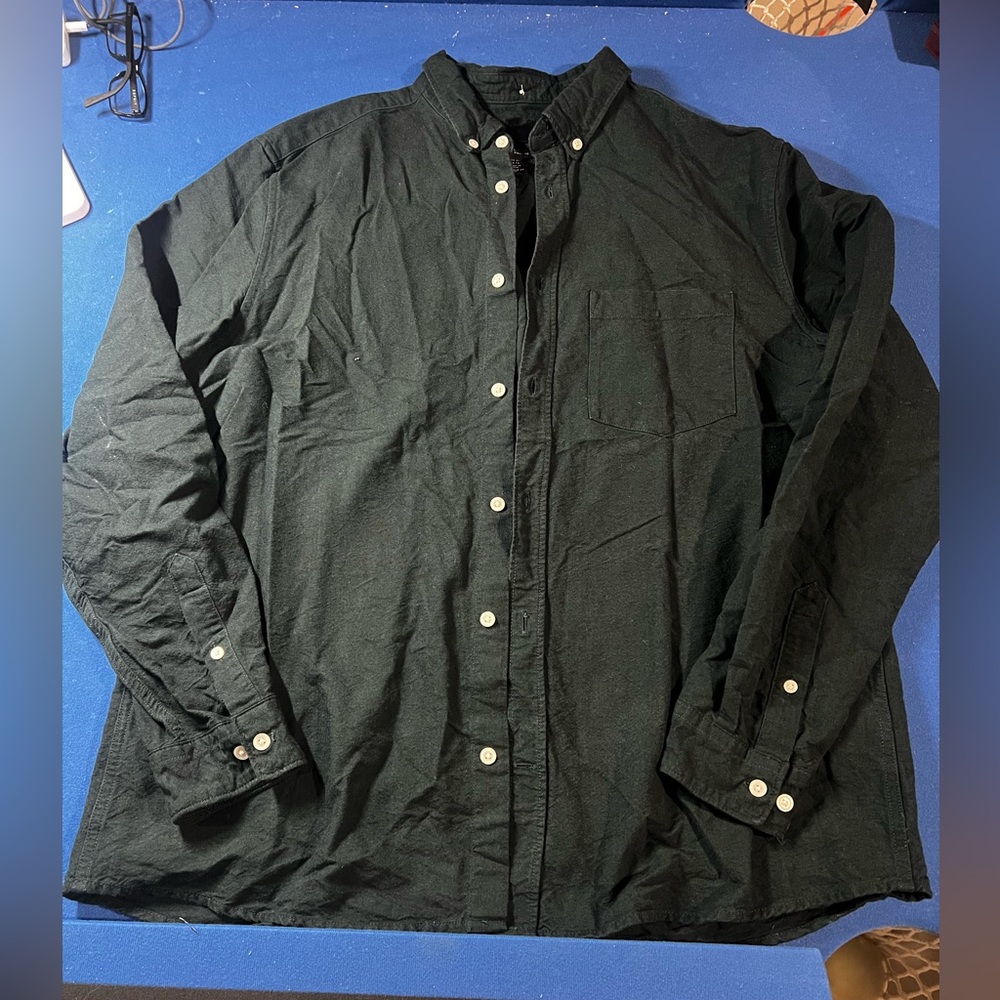 H&M regular fit dark green button up shirt